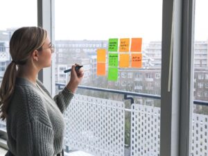 Trilhas de Carreira e Progressão Salarial: guia para estruturar caminhos claros de crescimento